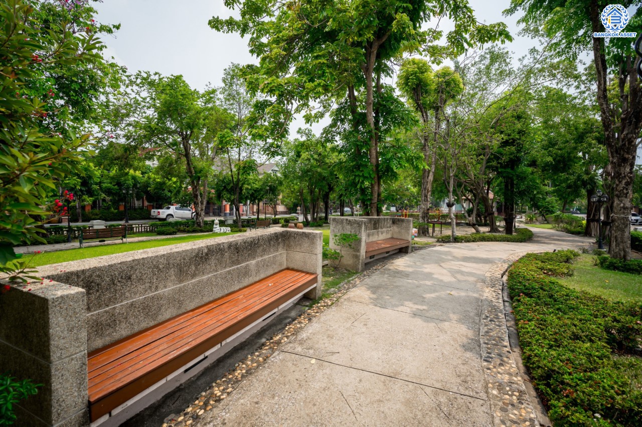 บ้านมือสองตกแต่งใหม่ ม.ลัดดารมย์ วัชรพล แบรนด์ Q.House เนื้อที่ 70.1 ตร.ว. ฟังก์ชัน 3 ห้องนอน 3 ห้องน้ำ จอดรถได้ 2 คัน Facilities ครบครัน บนทำเลเชื่อมต่อหลายเส้นทาง ถ.รามอินทรา ถ.สายไหม และถ.พหลโยธิน ใกล้สนามบินดอนเมือง ทางด่วน "ศรีรัช" และ เซ็นทรัลรามอินทรา...